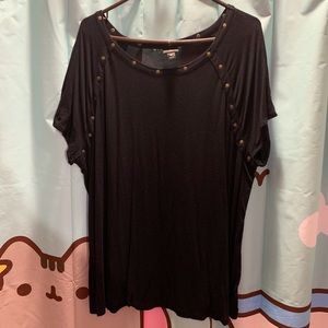 3/$25🌺PLUS! Black T-Shirt with Gold Studs